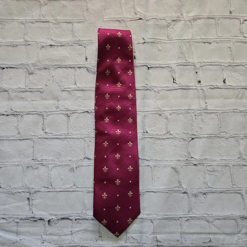 Fox & Chave Historic Royal Palaces Magenta Silk Neck Tie